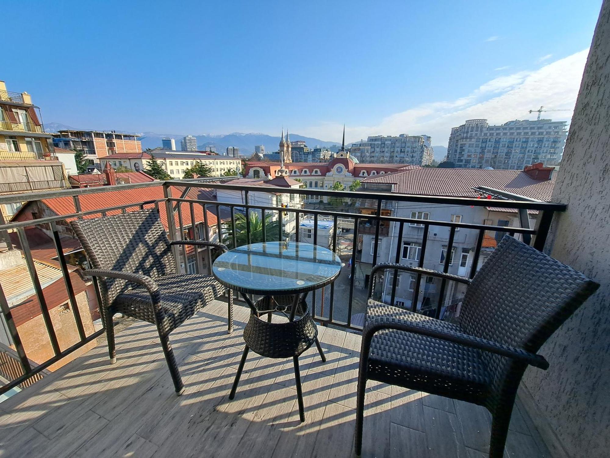 Karvi Hostel & Suites Batum Dış mekan fotoğraf